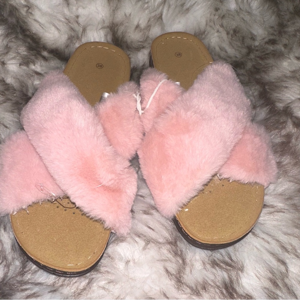 🎀 LCW Home Pink Furry Slippers 🎀